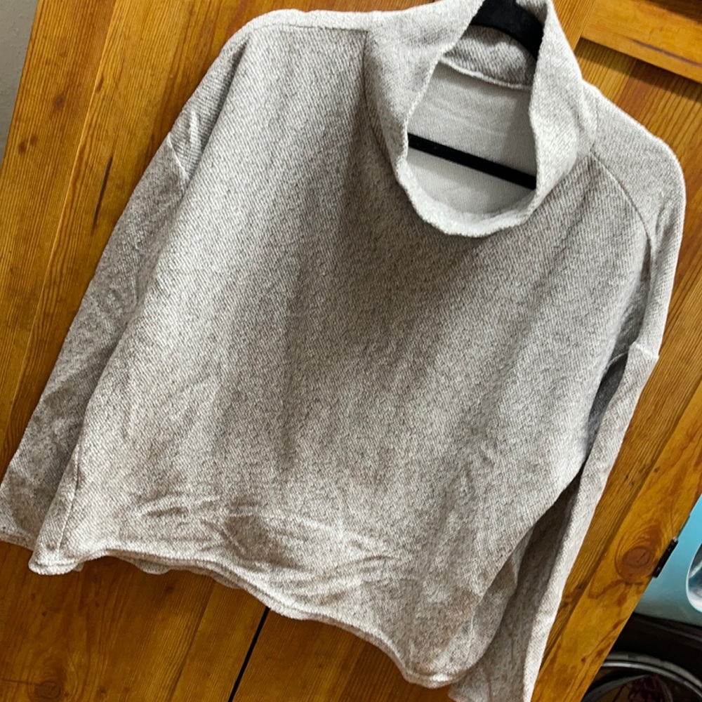 Super cute grey sweater